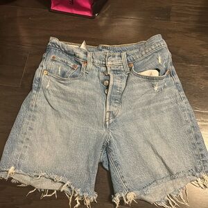 Levi’s 501 mid length short